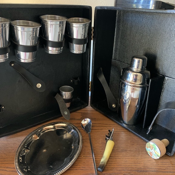 TRAV-L-BAR In Suitcase For Four Guests in Silver With Serving Tray, Bar Utensils - Picture 1 of 17